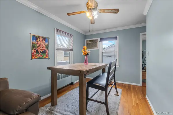 84 5th ST, New Hyde Park, NY 11040