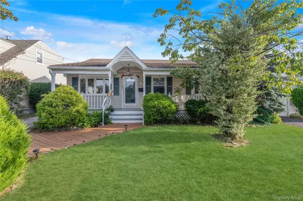 84 5th ST, New Hyde Park, NY 11040