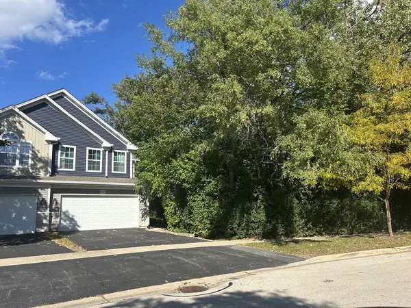 327 E Tall Oaks LN, Itasca, IL 60143