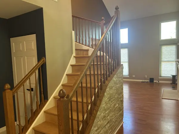 327 E Tall Oaks LN, Itasca, IL 60143