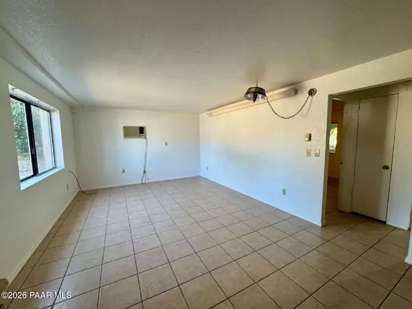 927 N Old Chisholm TRL #A, Dewey-humboldt, AZ 86327