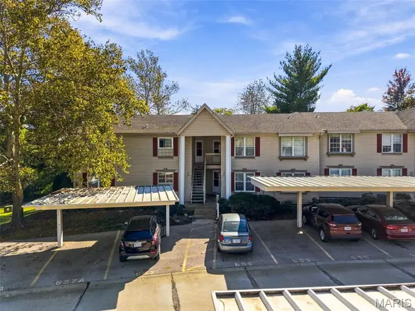 657A Sugar Trail CT #5, St Peters, MO 63376