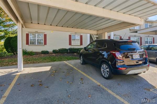 657A Sugar Trail CT #5, St Peters, MO 63376