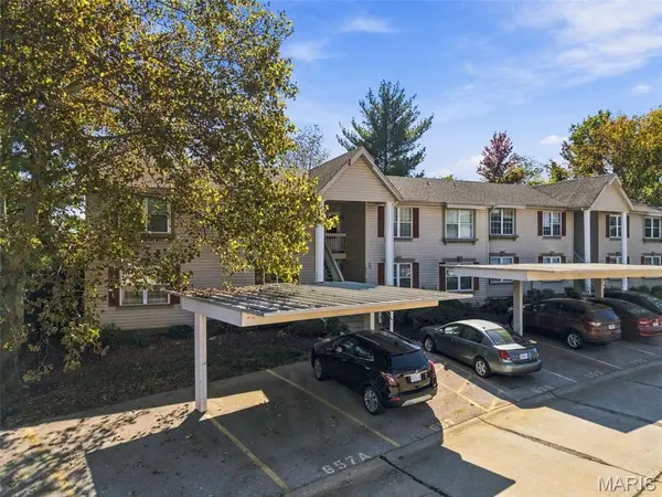 657A Sugar Trail CT #5, St Peters, MO 63376