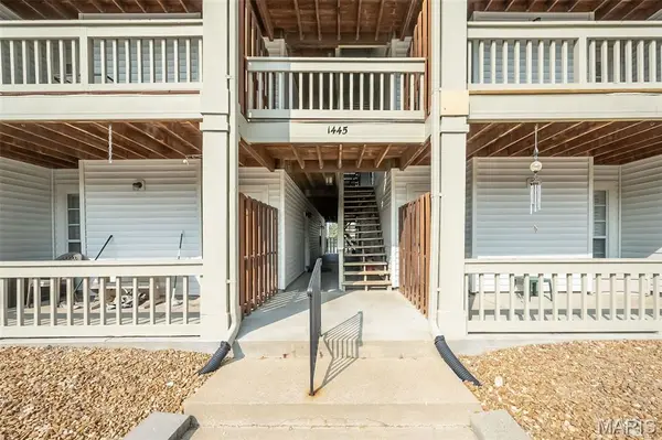 1445 Whispering Creek DR #E, Ballwin, MO 63021