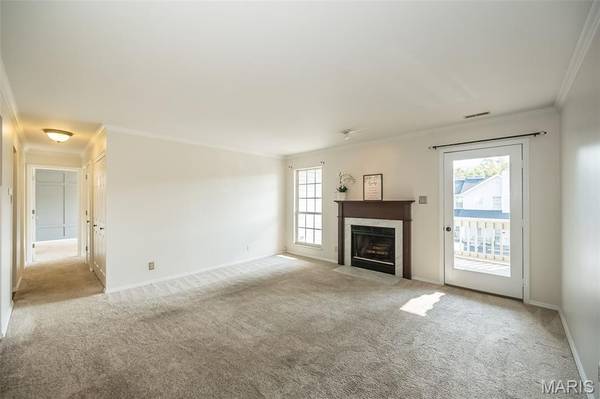 1445 Whispering Creek DR #E, Ballwin, MO 63021