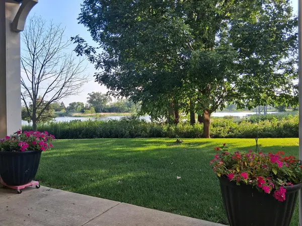 449 Bay Tree CIR, Vernon Hills, IL 60061