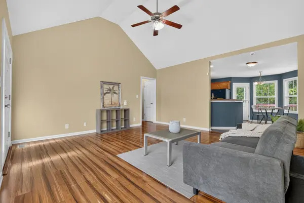 225 Raintree Dr, Clarksville, TN 37042