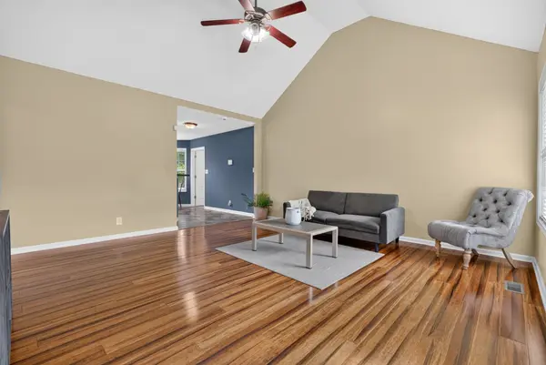 225 Raintree Dr, Clarksville, TN 37042