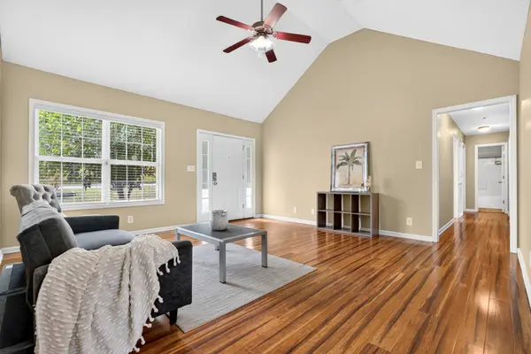 225 Raintree Dr, Clarksville, TN 37042