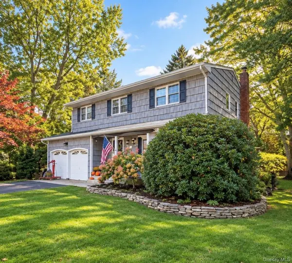 67 Smith LN, Centereach, NY 11720