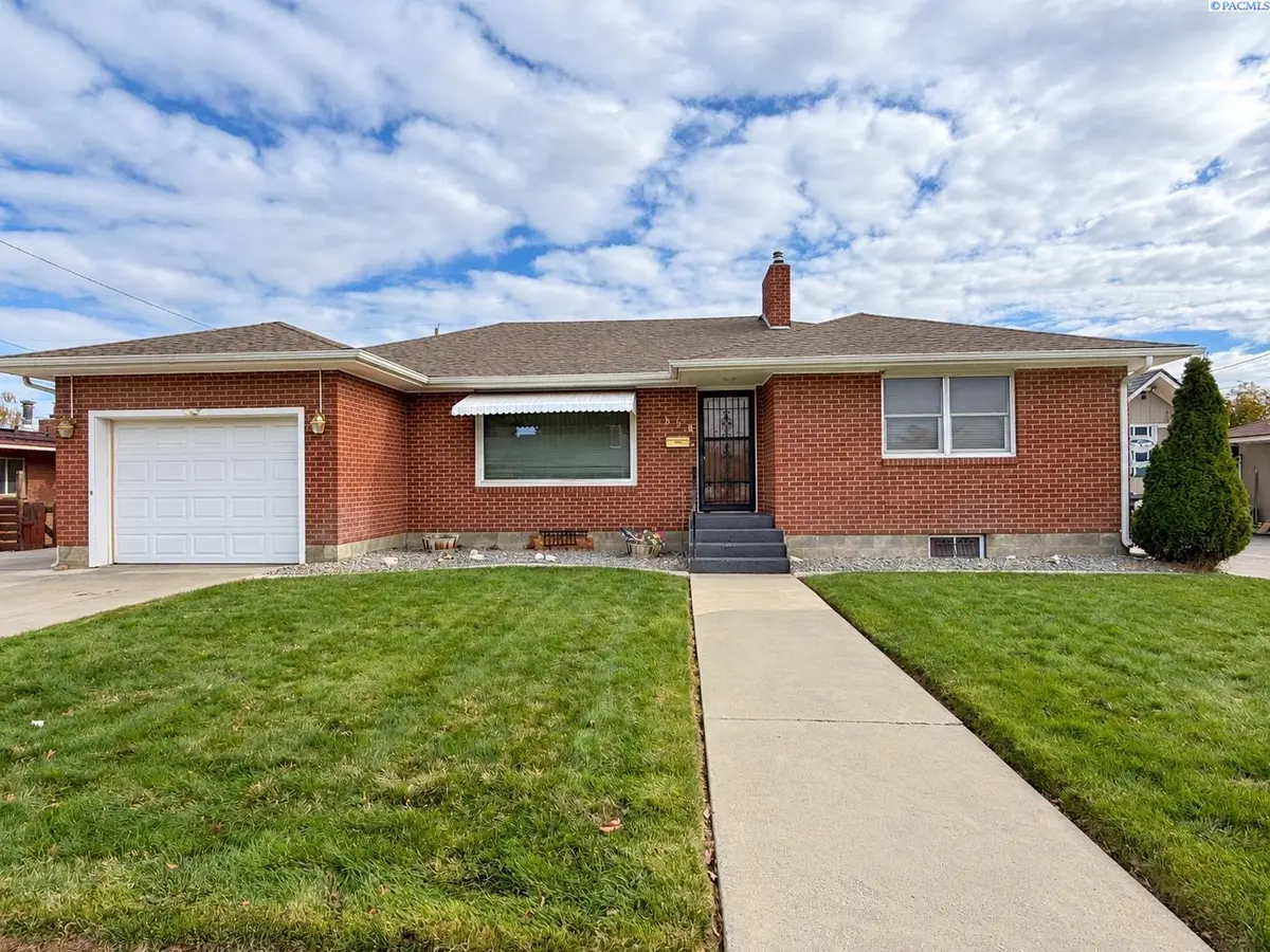 538 S 15th St, Sunnyside, WA 98944