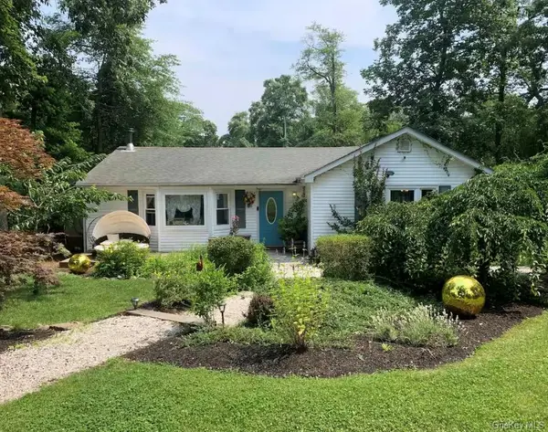155 Wavecrest DR, Mastic Beach, NY 11951