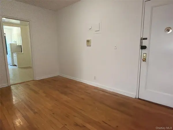 23 Schenck AVE #1AC, Great Neck, NY 11021