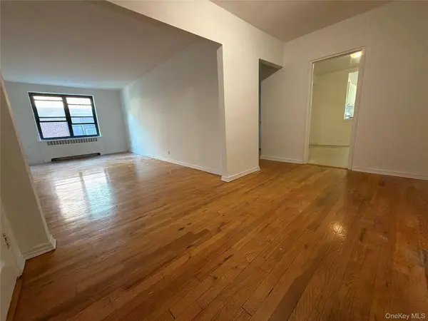 23 Schenck AVE #1AC, Great Neck, NY 11021