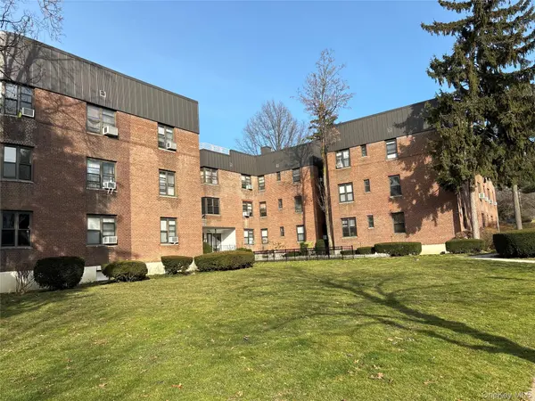 23 Schenck AVE #1AC, Great Neck, NY 11021