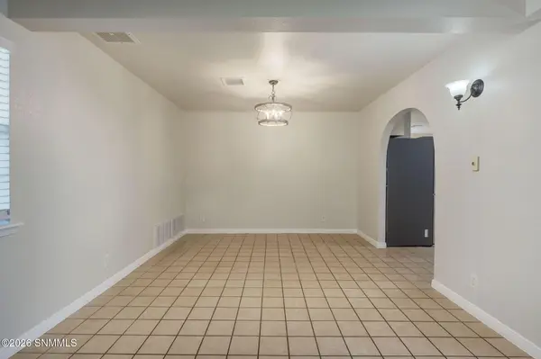 2220 Wildwind RD, Las Cruces, NM 88007