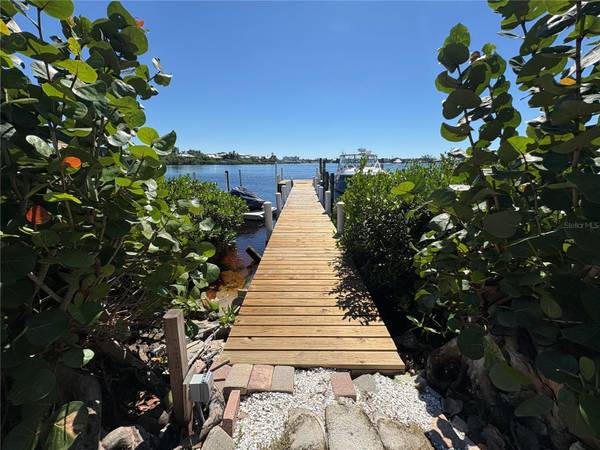 108 SUNRISE DR, Nokomis, FL 34275