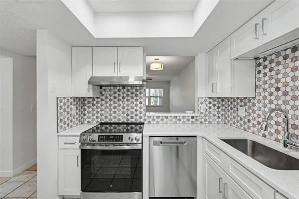 4805 ALT 19 #114, Palm Harbor, FL 34683