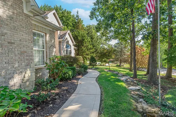405 Charlemagne DR, Lake St Louis, MO 63367