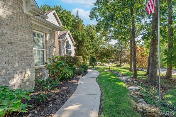 405 Charlemagne DR, Lake St Louis, MO 63367