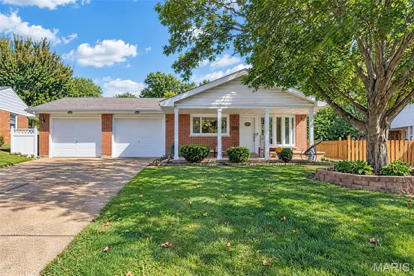 40 Saint Benedict LN, Florissant, MO 63033