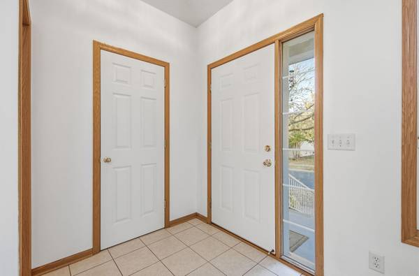 9769 Gable DR, Eden Prairie, MN 55347