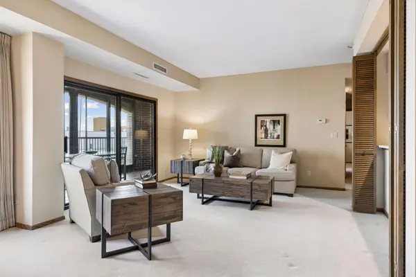 1235 Yale PL #908, Minneapolis, MN 55403