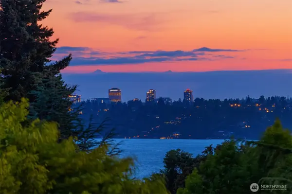 134 8th Ct, Kirkland, WA 98033