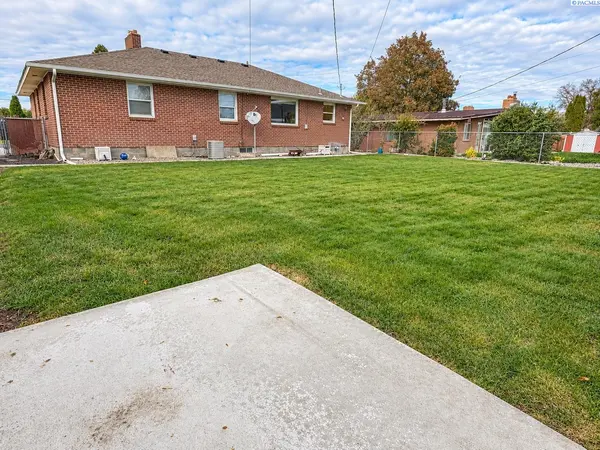 538 S 15th St, Sunnyside, WA 98944