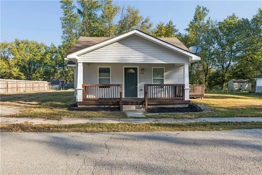 114 W 2nd ST, Garden City, MO 64747