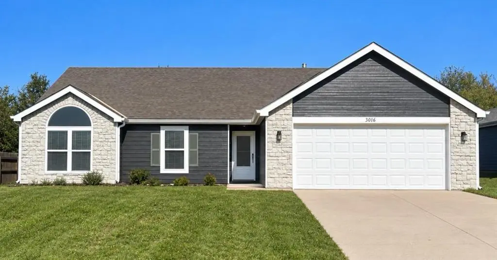3016 Winston DR, Lawrence, KS 66049