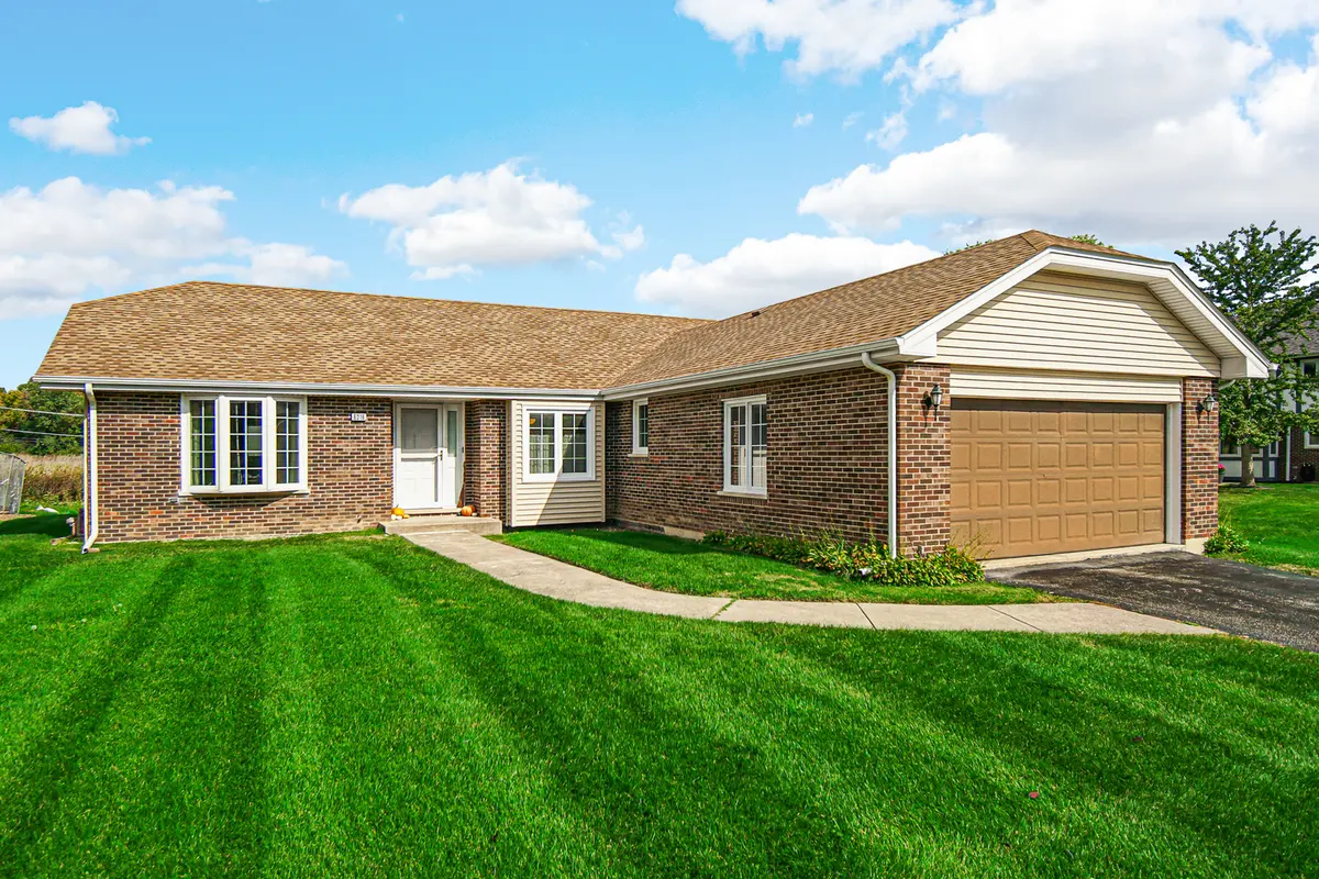 6316 Knollwood DR, Oak Forest, IL 60452