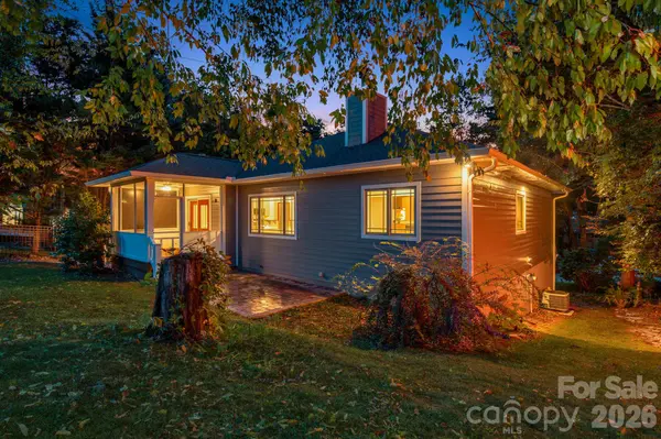 21 Lake AVE, Black Mountain, NC 28711