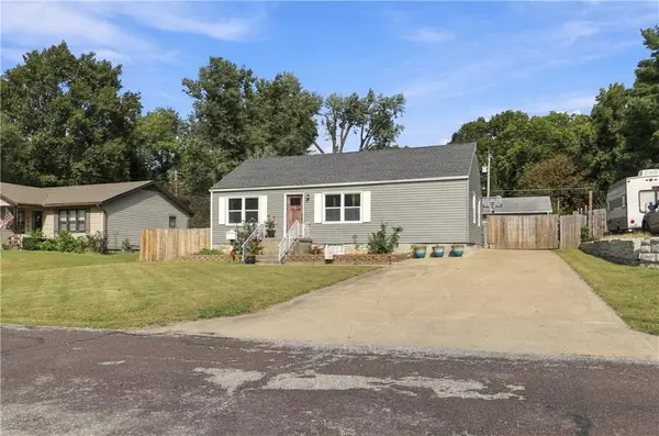 9604 E 69th ST, Raytown, MO 64133