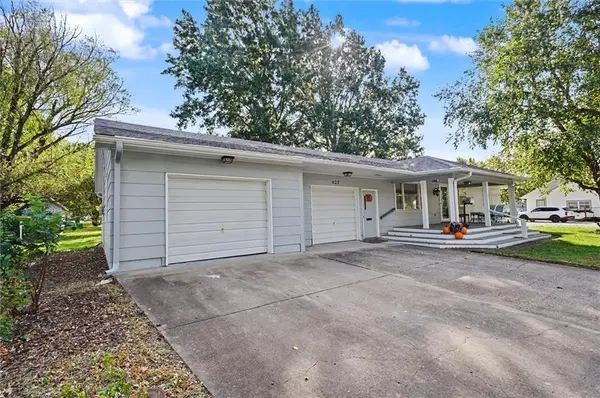 627 Maple ST, Wellsville, KS 66092