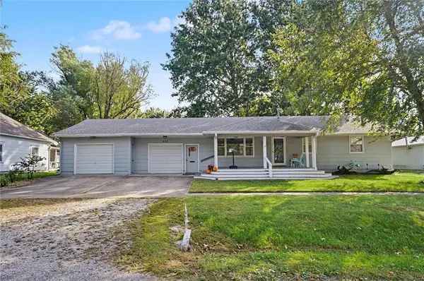 627 Maple ST, Wellsville, KS 66092