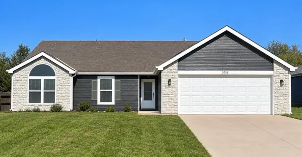 3016 Winston DR, Lawrence, KS 66049