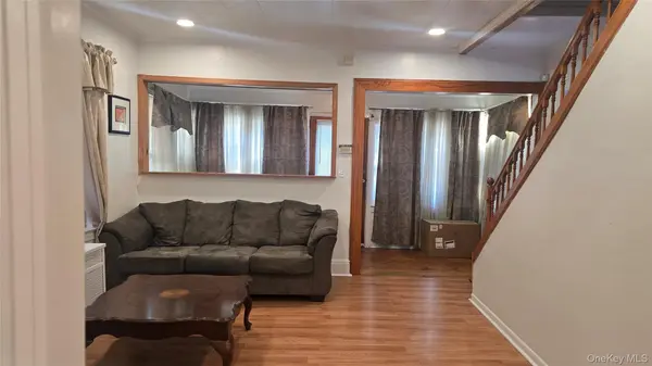 225-13 95th AVE, Floral Park, NY 11001