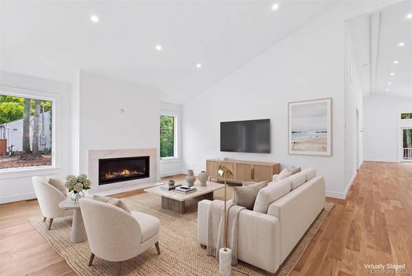 17 Bittersweet AVE, Hampton Bays, NY 11946