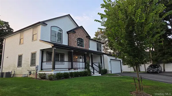 4 Ori Maia CT, Huntington, NY 11743