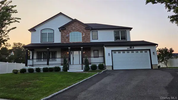 4 Ori Maia CT, Huntington, NY 11743