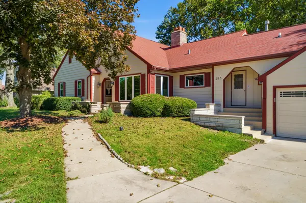 10S515 Glenn DR, Burr Ridge, IL 60527