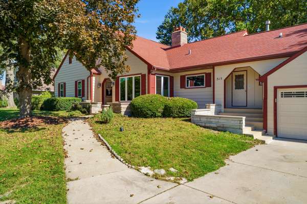 10S515 Glenn DR, Burr Ridge, IL 60527