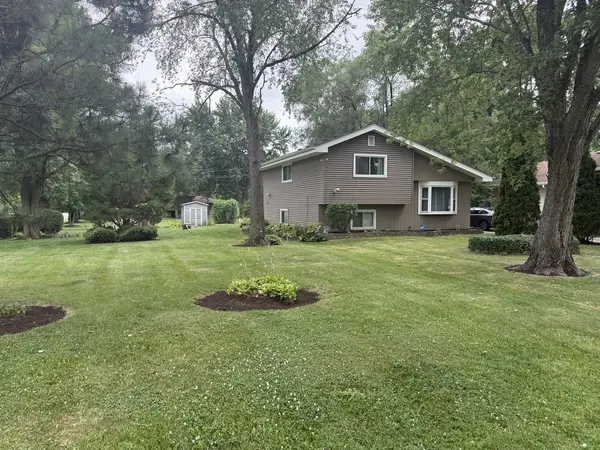 29W313 Ray AVE, West Chicago, IL 60185