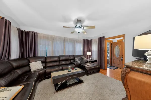 5438 W Melrose ST, Chicago, IL 60641