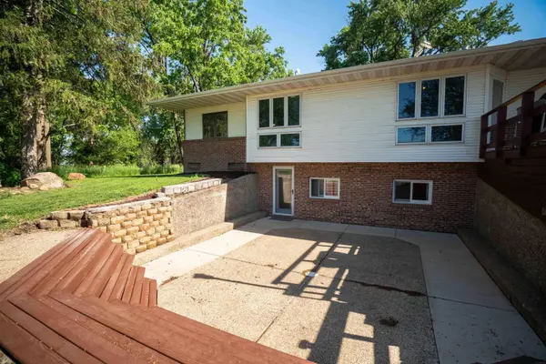 1229 W Mt. Vernon RD, Waterloo, IA 50703