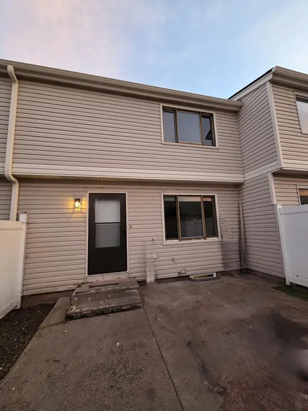 7682 Hampshire AVE N, Brooklyn Park, MN 55428
