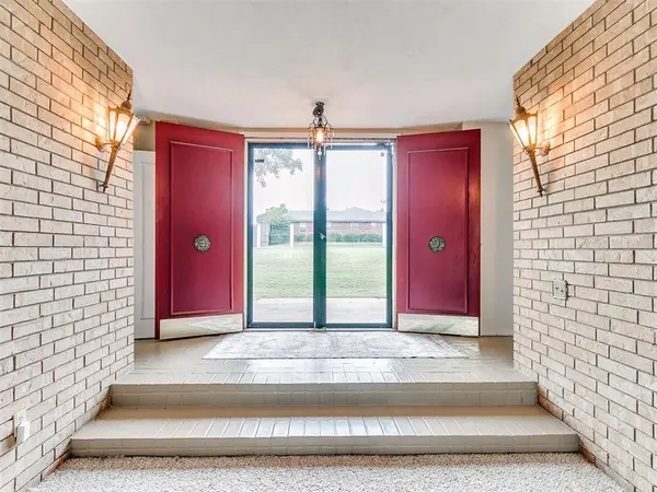10208 Westlake DR, Oklahoma City, OK 73162