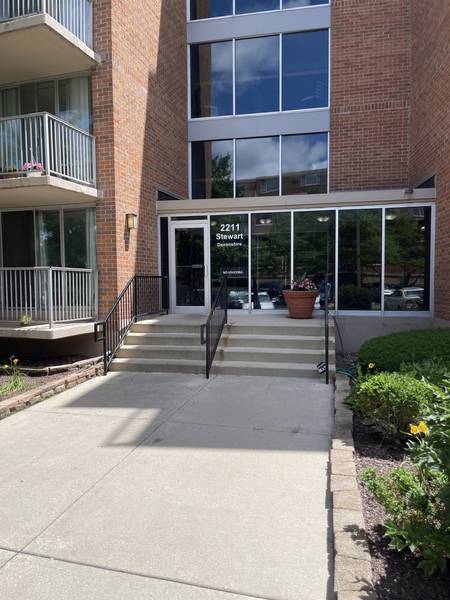 2211 S Stewart AVE #1C, Lombard, IL 60148